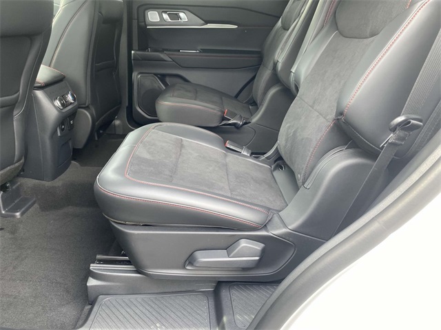 2025 Ford Explorer ST photo 7