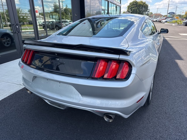 2017 Ford Mustang V6 photo 3
