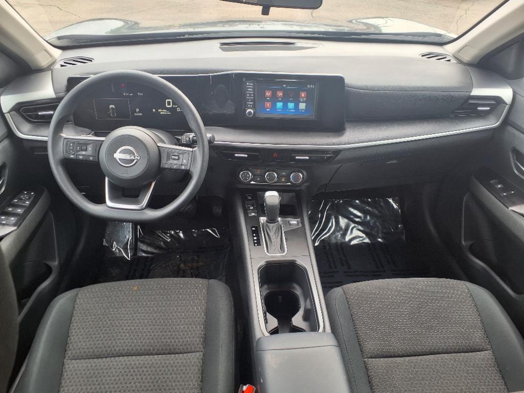 2025 Nissan Kicks S photo 4