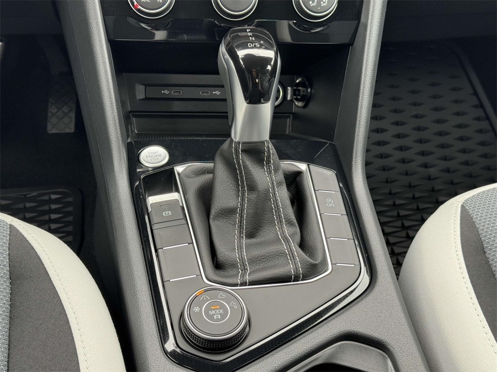 2025 Volkswagen Taos S photo 17
