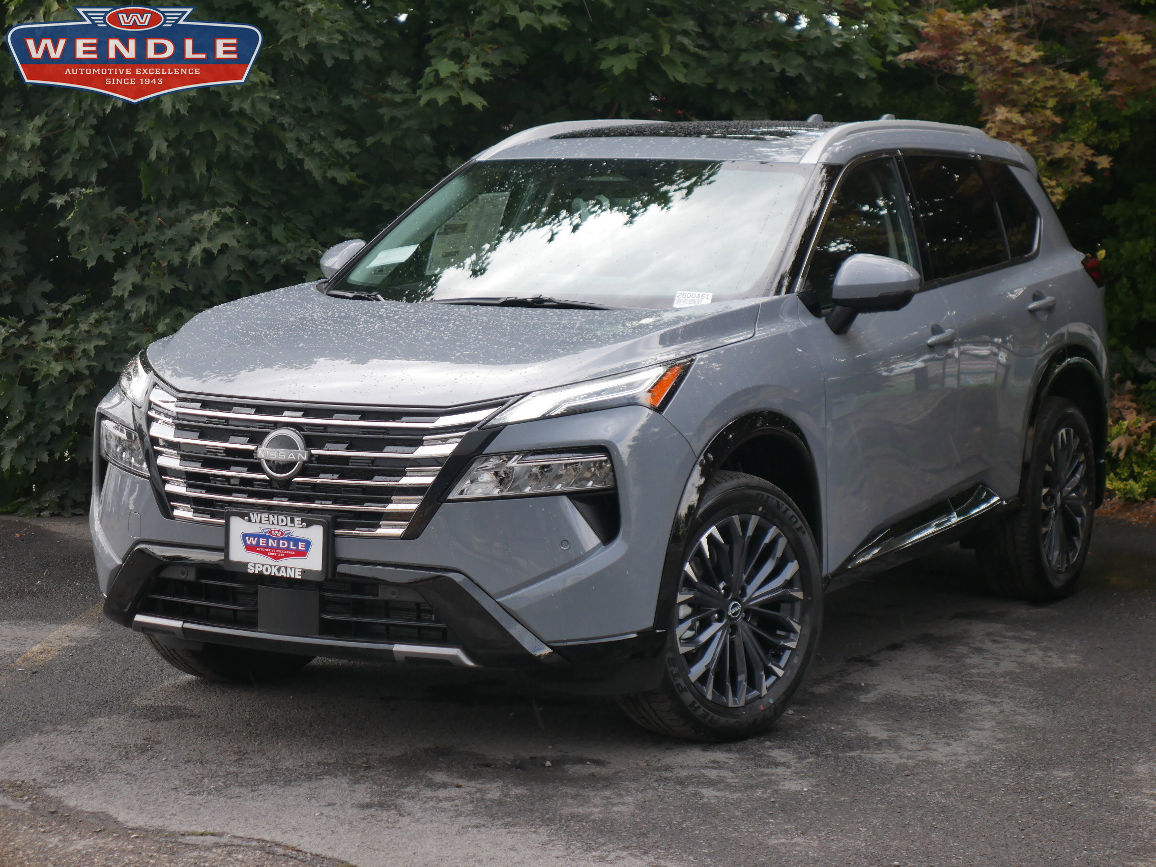 2025 Nissan Rogue Platinum's photo