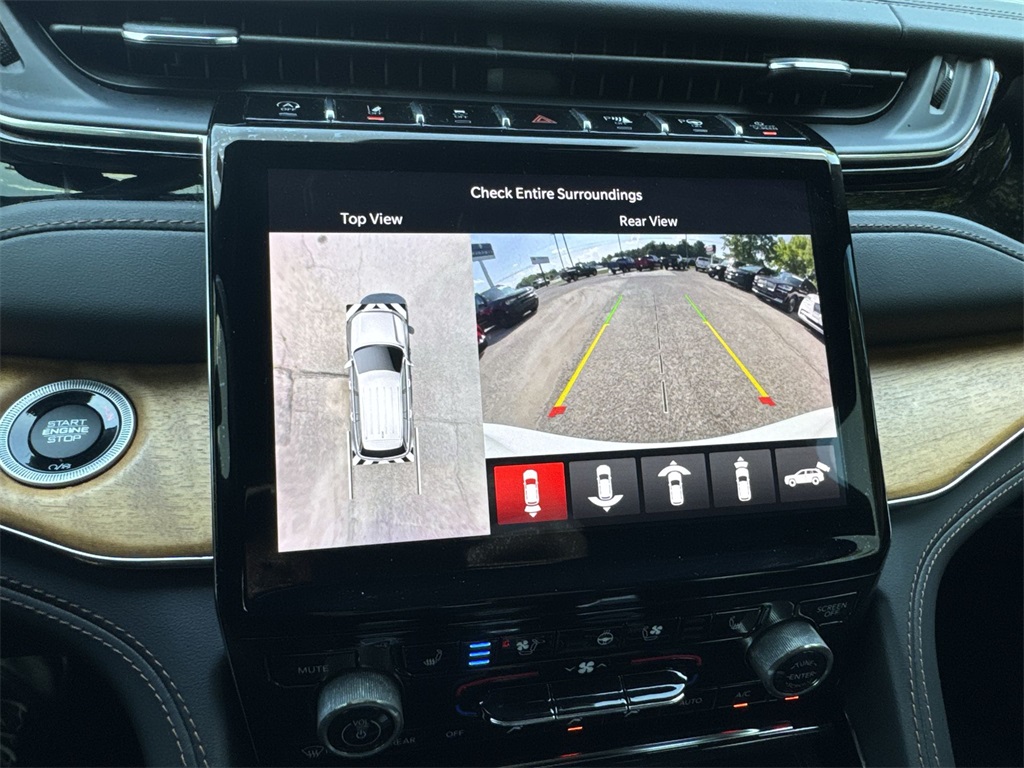 2023 Jeep Grand Cherokee Summit photo 17