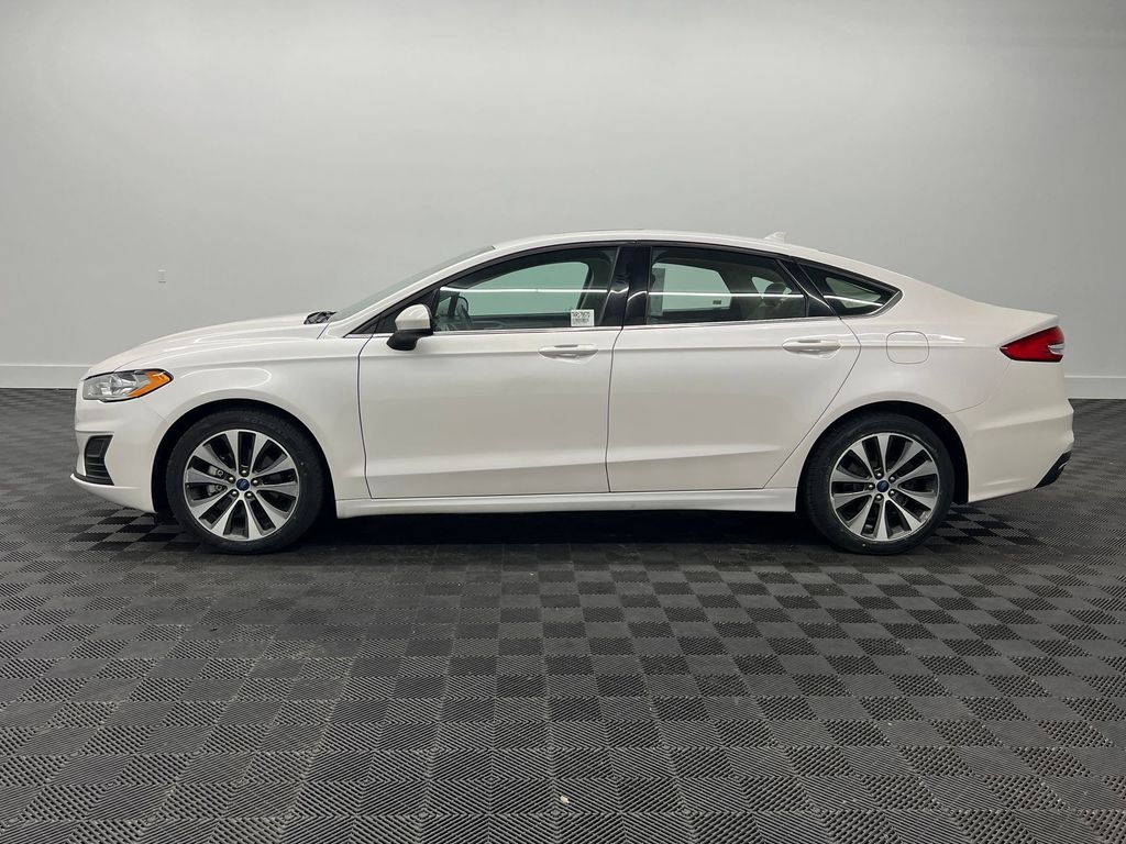 2019 Ford Fusion SE photo 2
