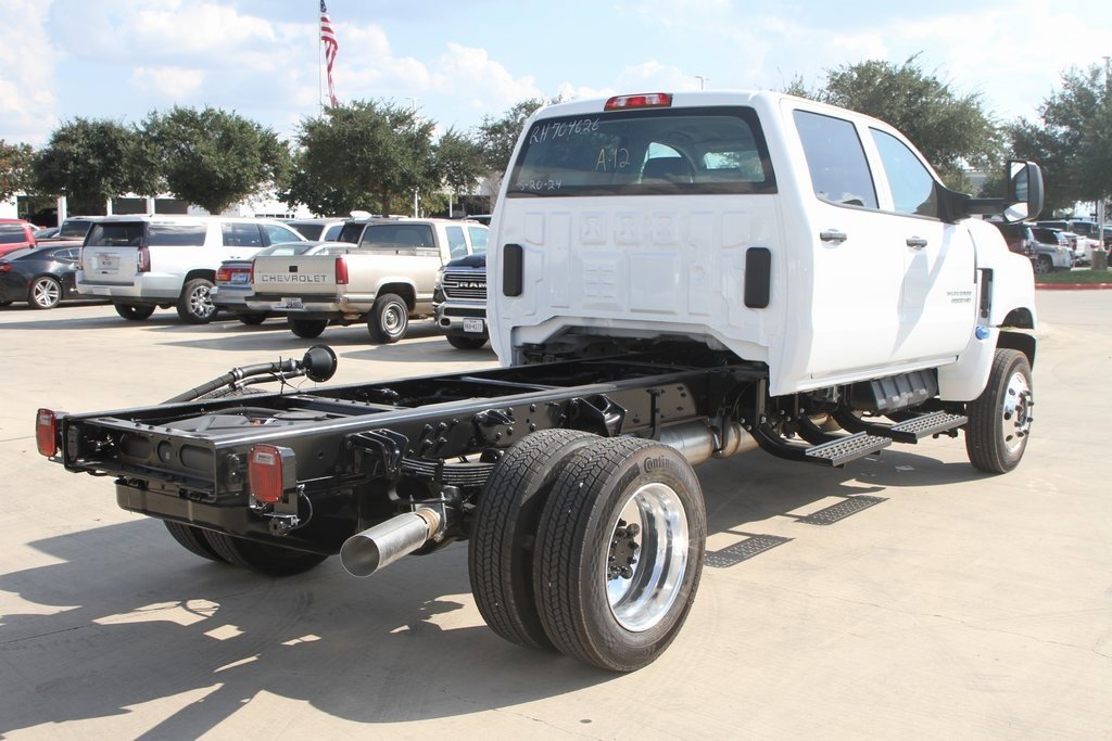 2024 Chevrolet Silverado 6500HD Work Truck photo 4