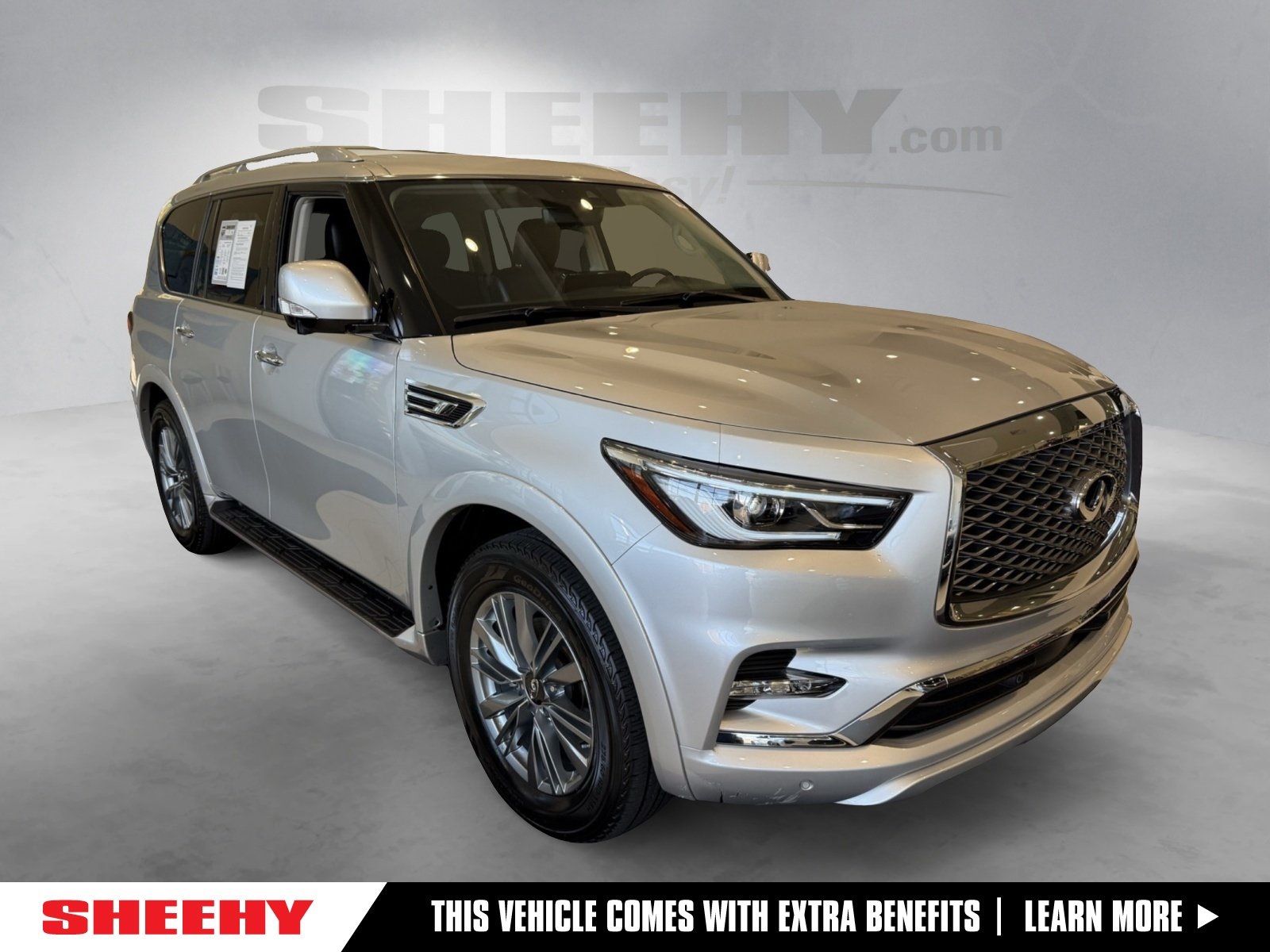 2022 INFINITI QX80's photo