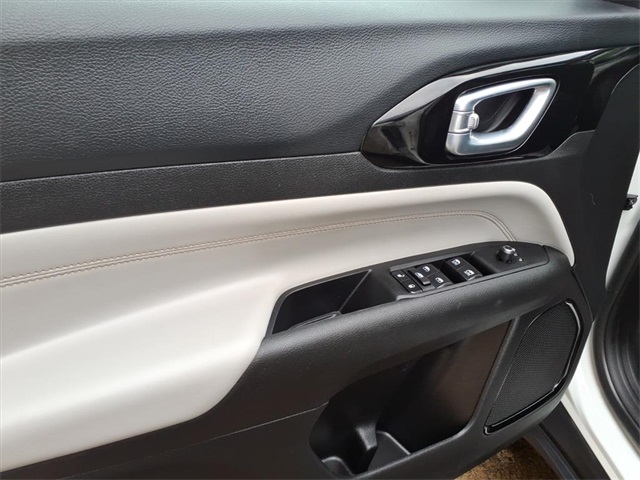 2022 Jeep Compass Limited photo 8
