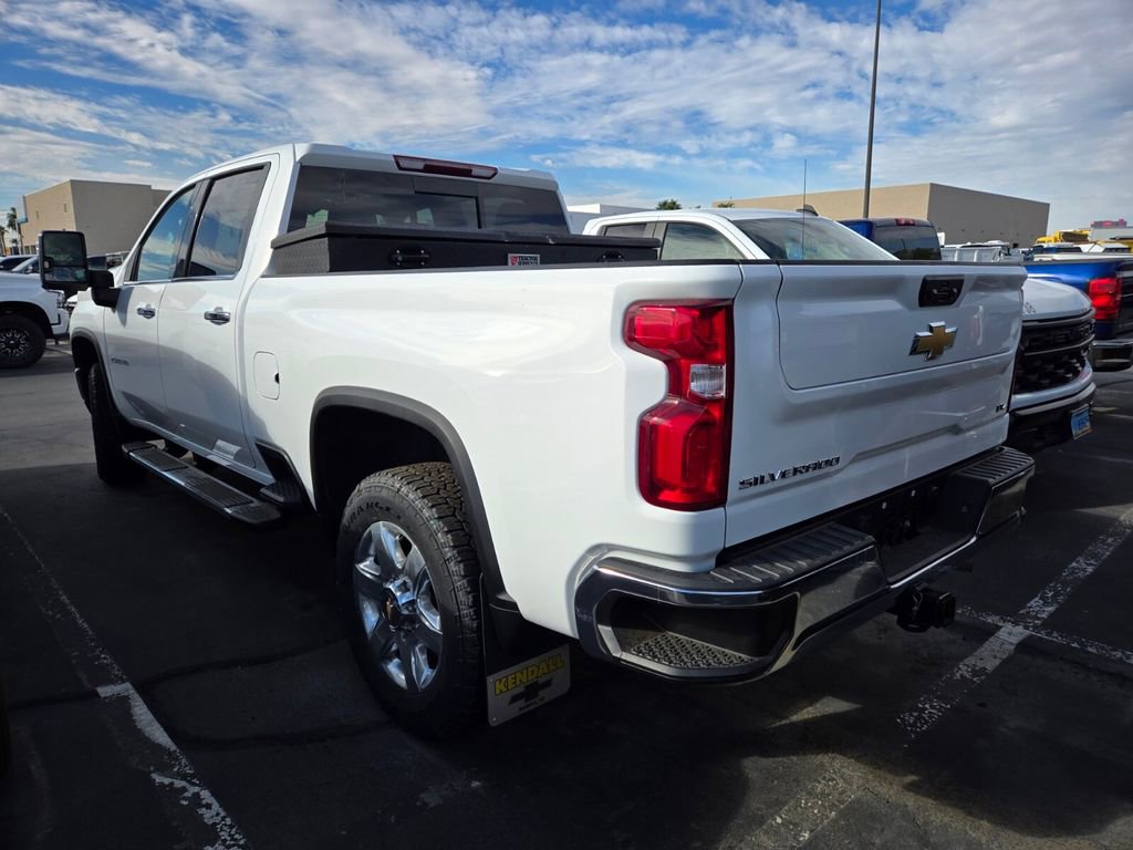2023 Chevrolet Silverado 2500HD LTZ photo 2