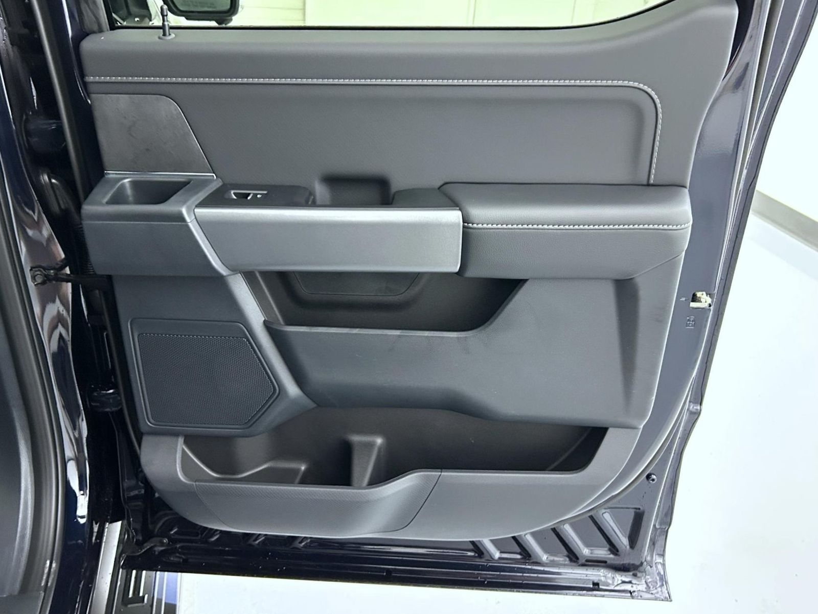 2025 Ford F-150 XLT photo 13