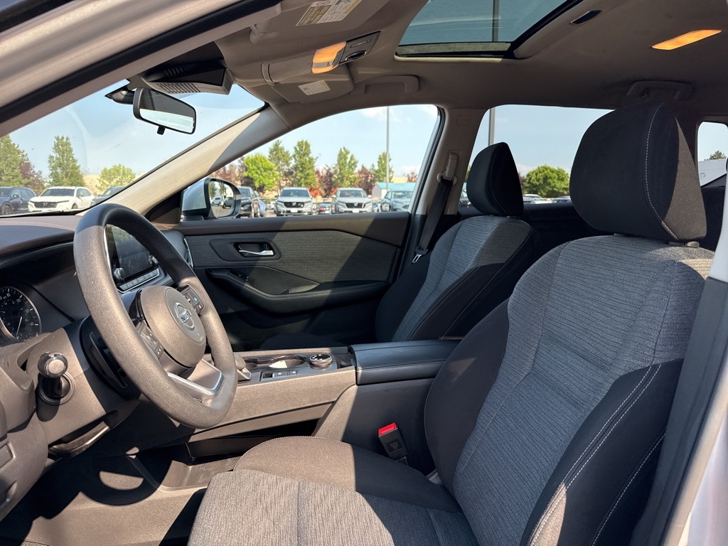 2021 Nissan Rogue SV photo 8