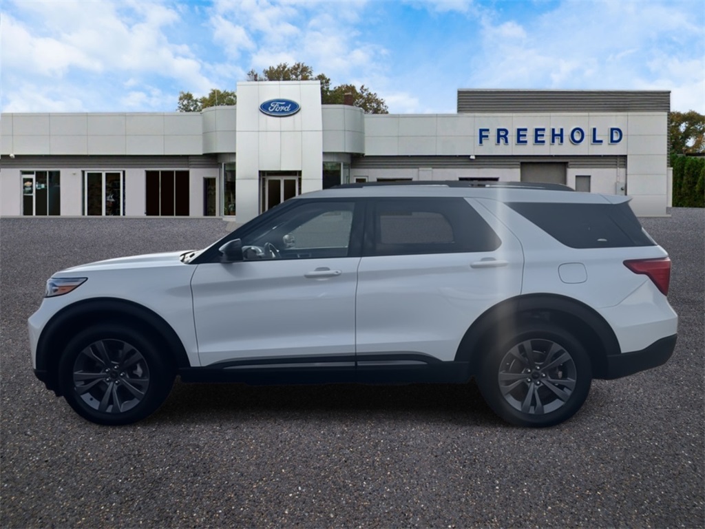 2022 Ford Explorer XLT photo 2