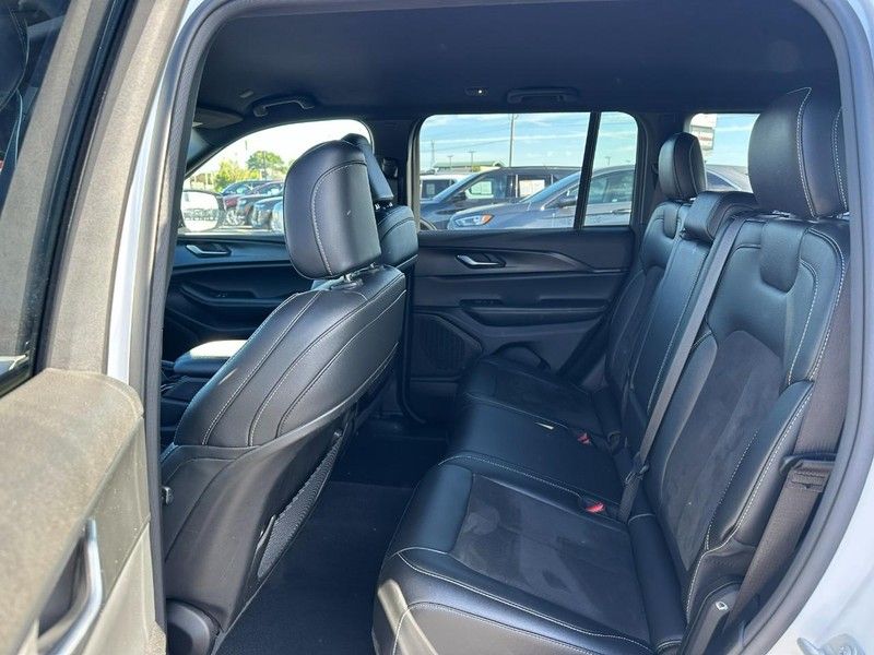 2023 Jeep Grand Cherokee Altitude photo 8