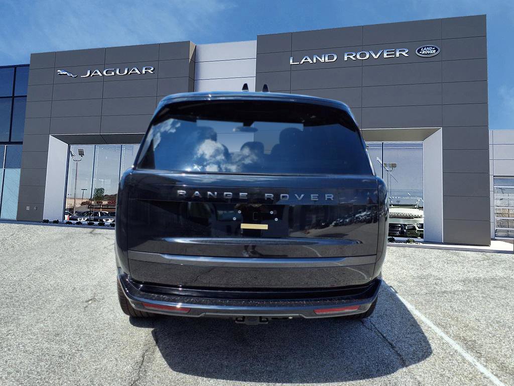 2025 Land Rover Range Rover SE photo 2
