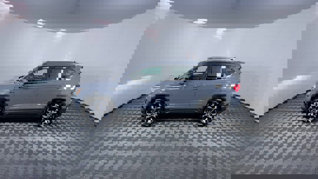 2022 Volkswagen Taos SEL photo 3