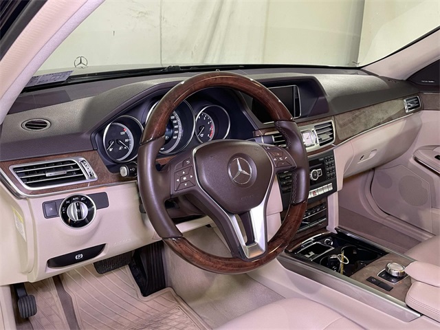 2014 Mercedes Benz E 350 4MATIC photo 4