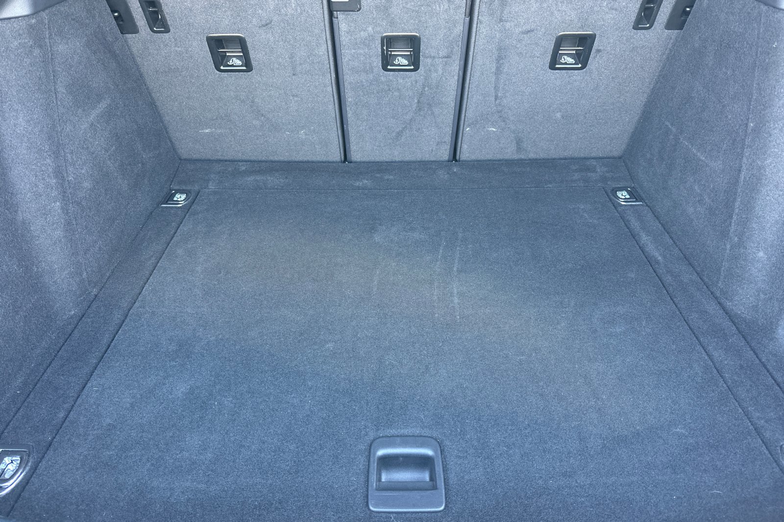 2021 Porsche Macan Base photo 14