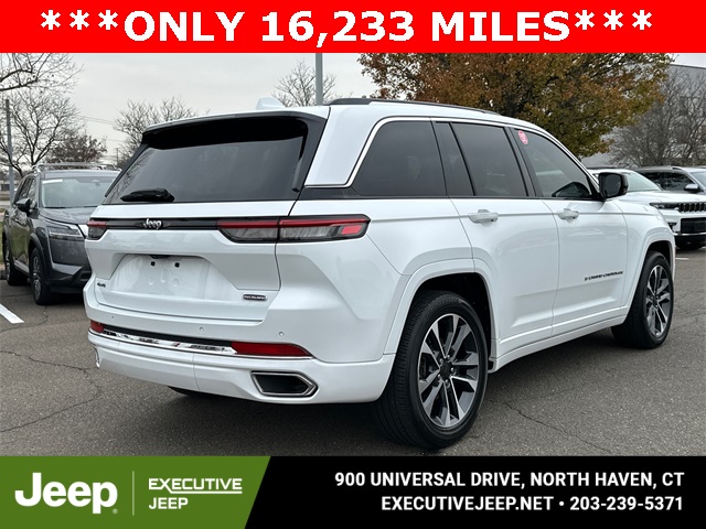 2022 Jeep Grand Cherokee Overland photo 2