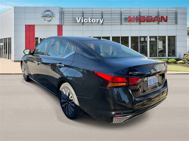 2024 Nissan Altima 2.5 SV photo 2