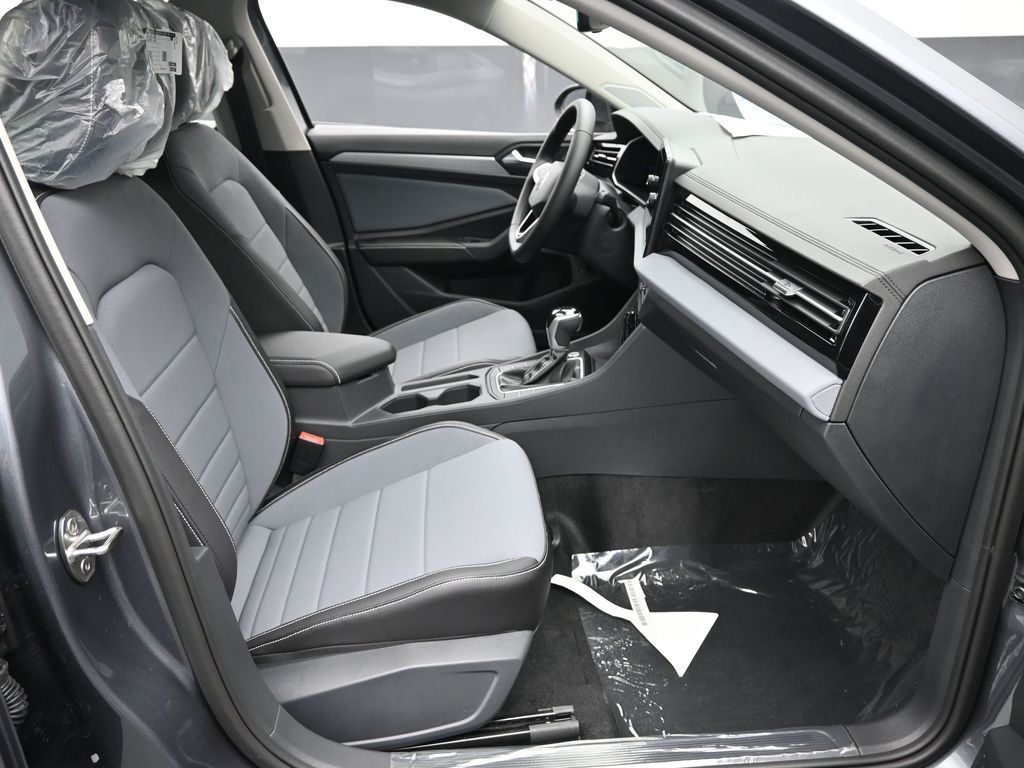 2025 Volkswagen Jetta 1.5T SE photo 4