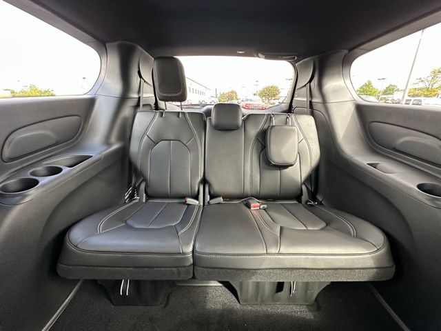 2026 Chrysler Pacifica photo 31