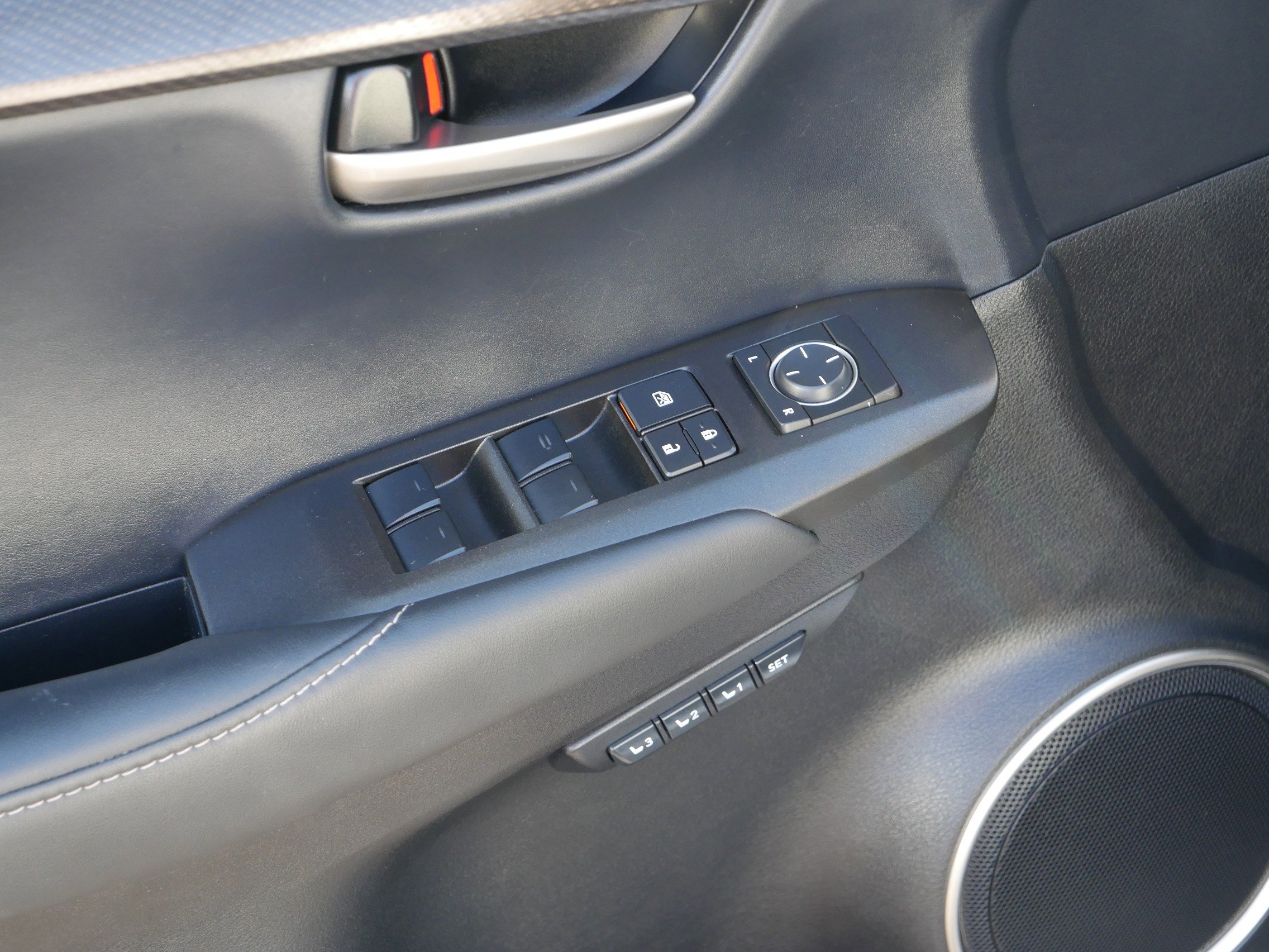 2016 Lexus NX 300h Luxury photo 19