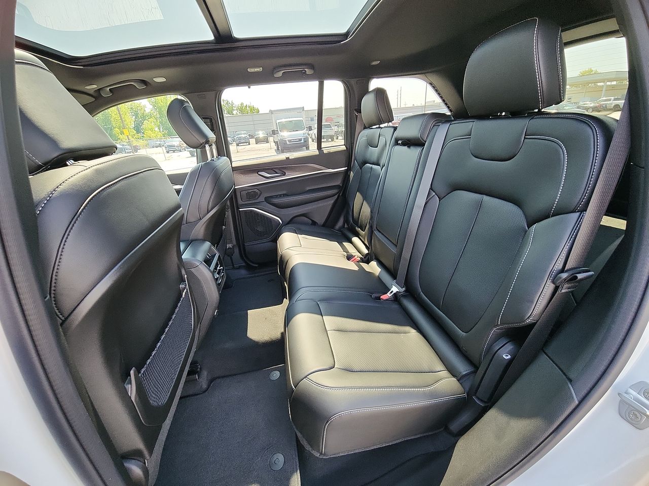 2025 Jeep Grand Cherokee Limited photo 21