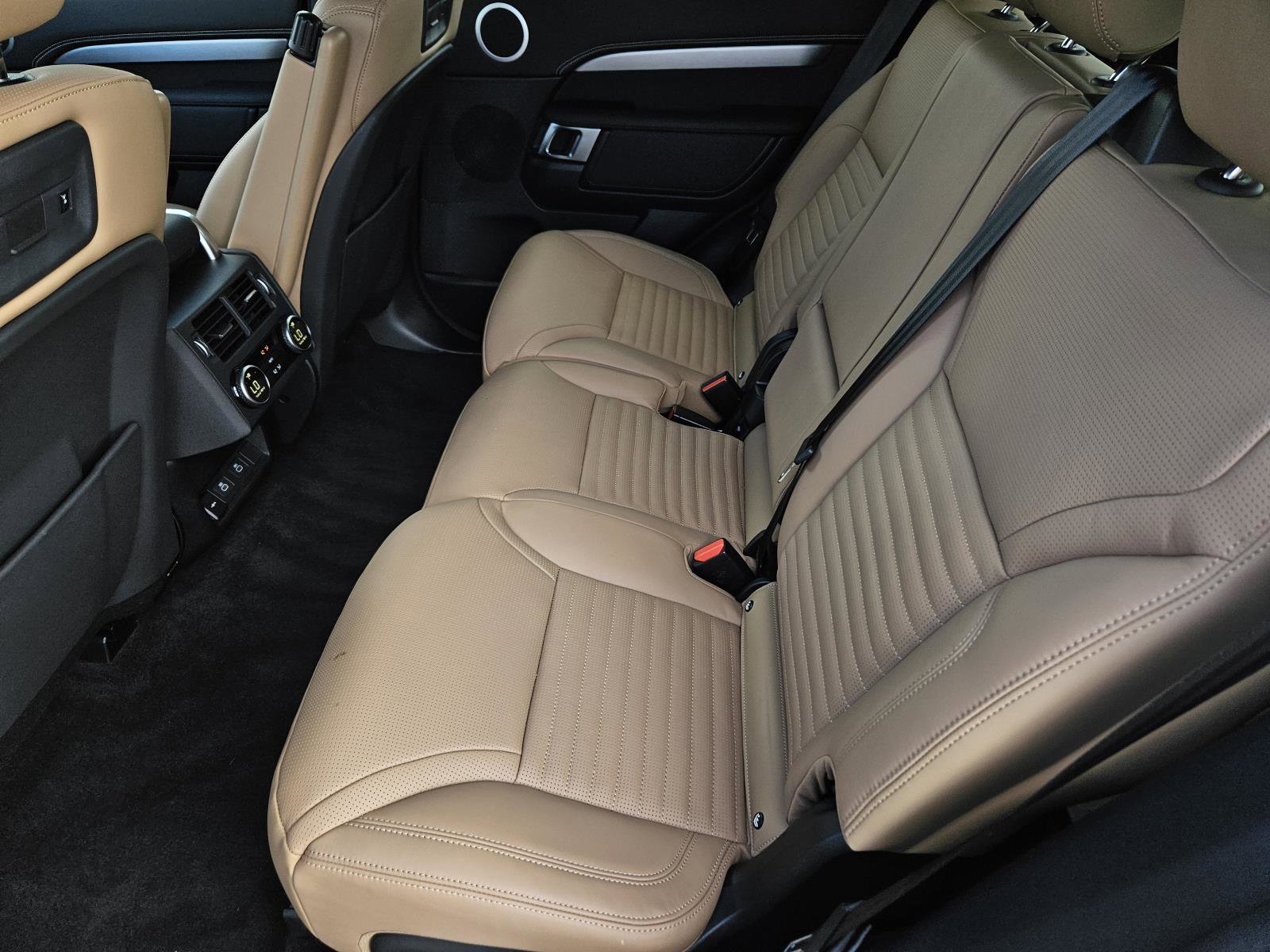 2025 Land Rover Discovery P360 Dynamic SE photo 31