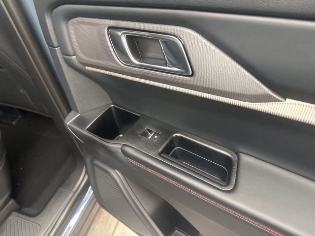 2025 Ford Explorer ST-Line photo 32