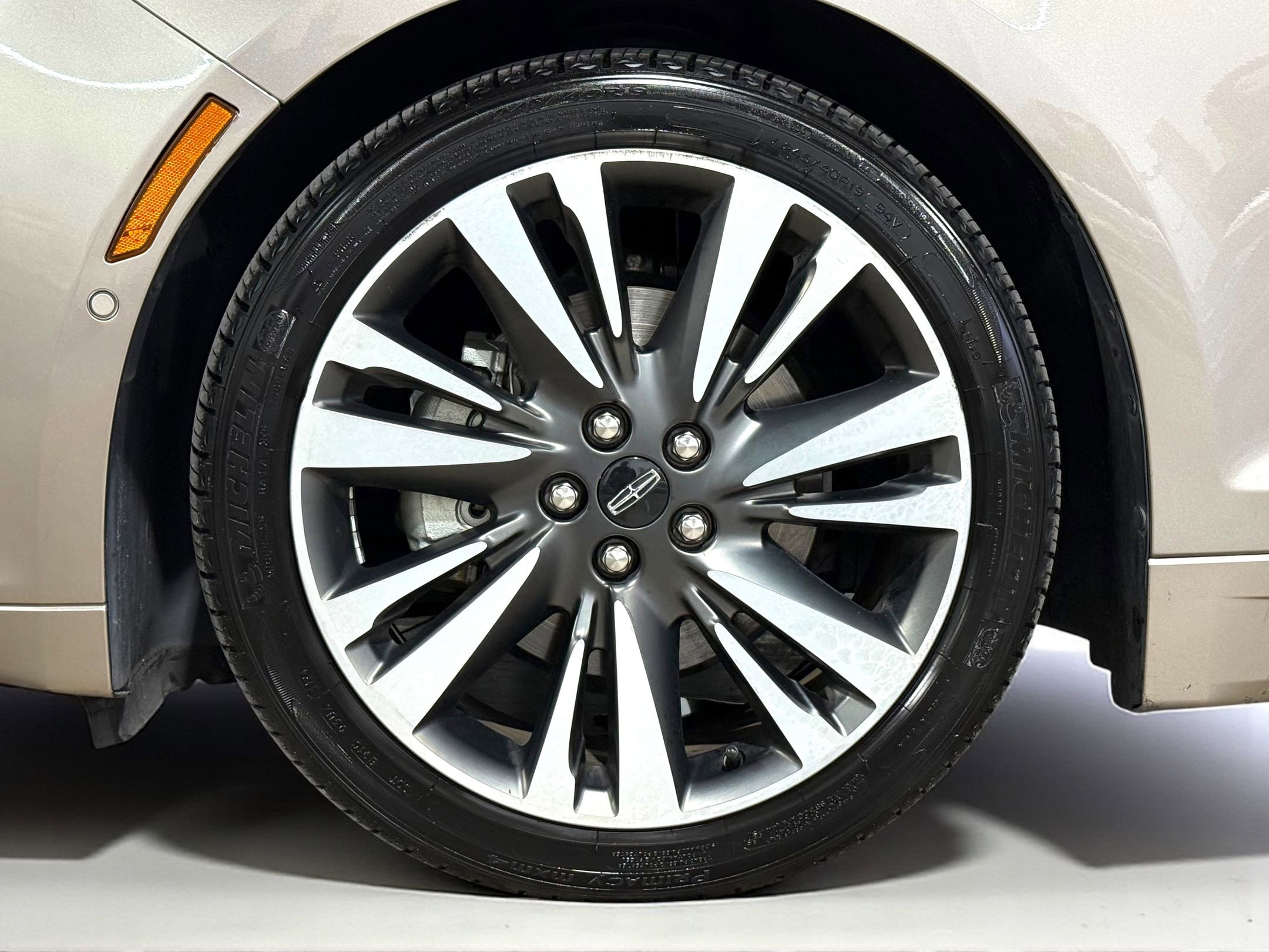 2020 Lincoln MKZ Hybrid Reserve photo 6