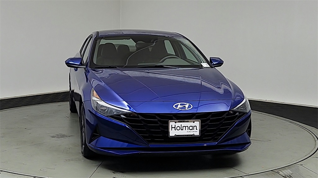 2023 Hyundai Elantra SEL photo 2