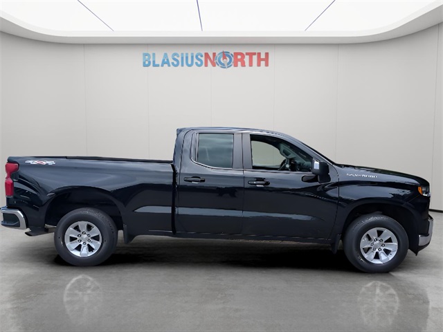 2022 Chevrolet Silverado 1500 LT photo 3