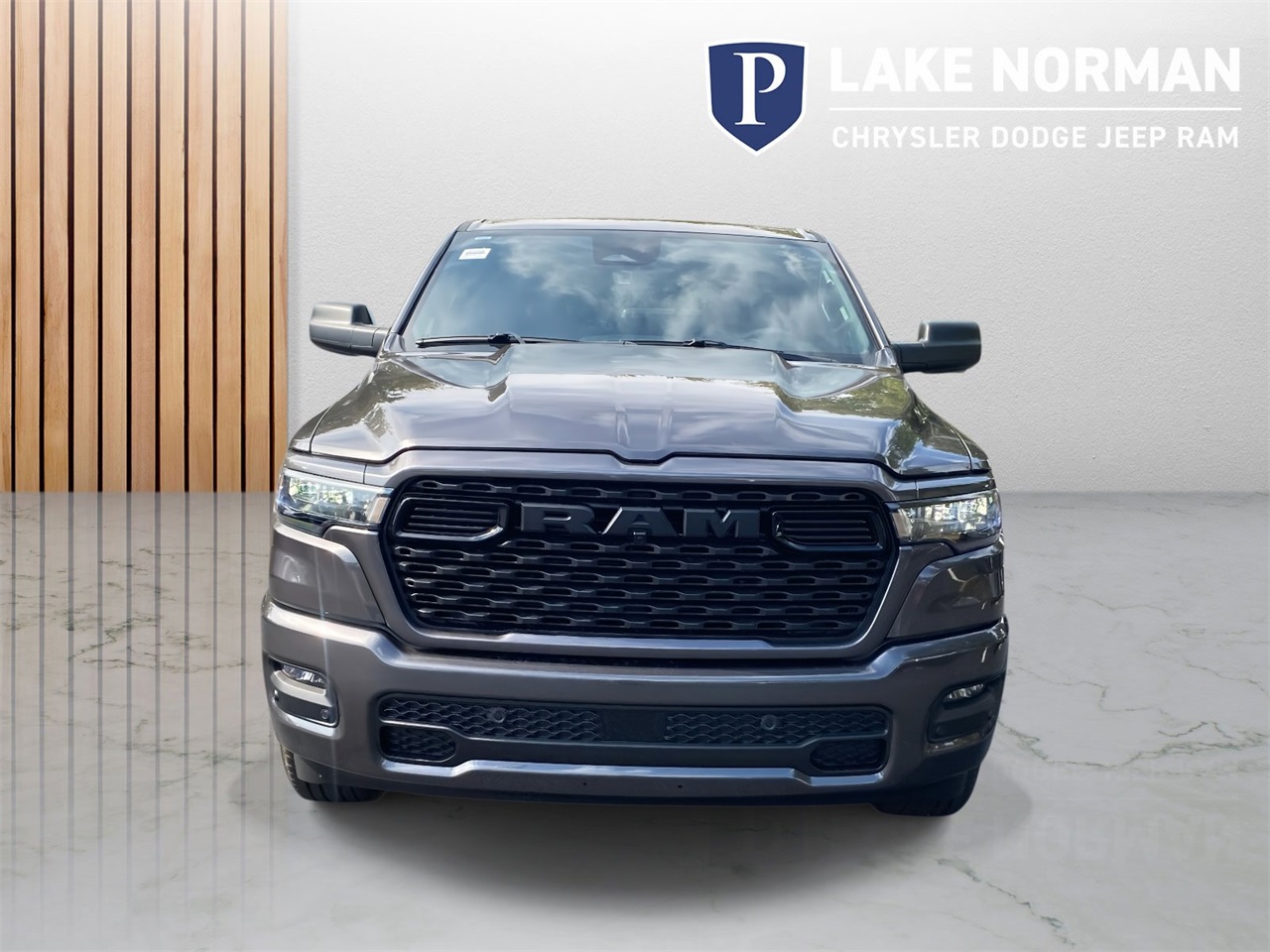 2025 Ram 1500 Tradesman photo 3