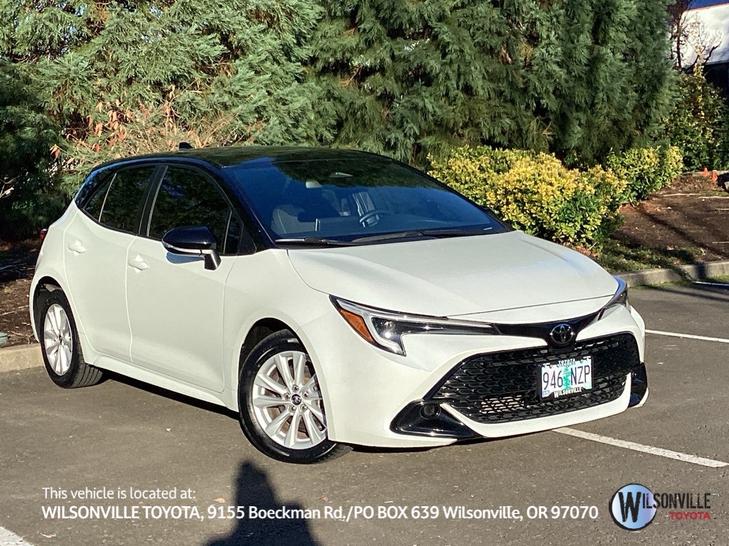 2023 Toyota Corolla Hatchback SE's photo