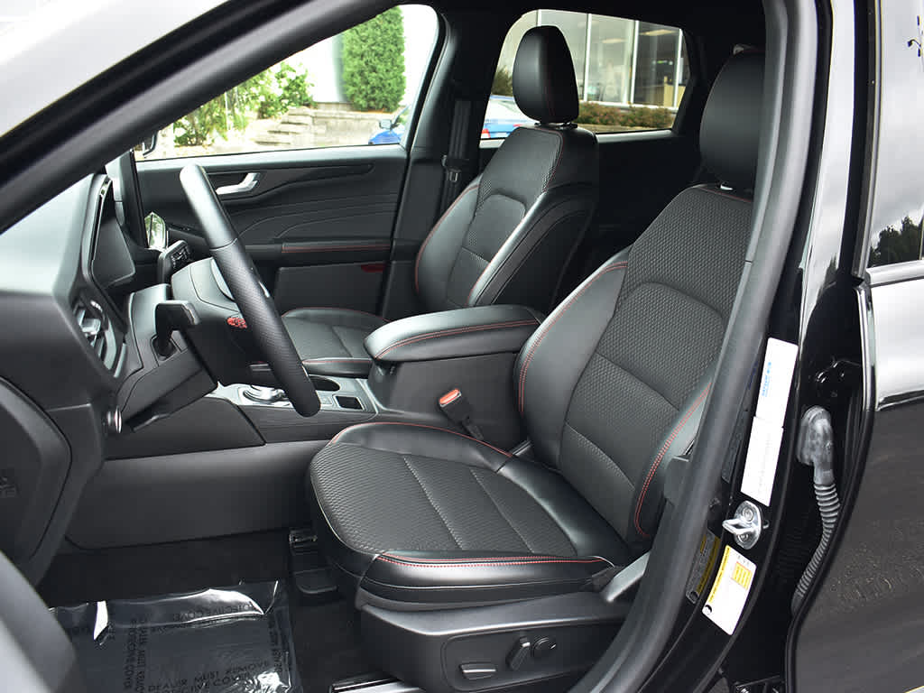 2024 Ford Escape ST-Line photo 5
