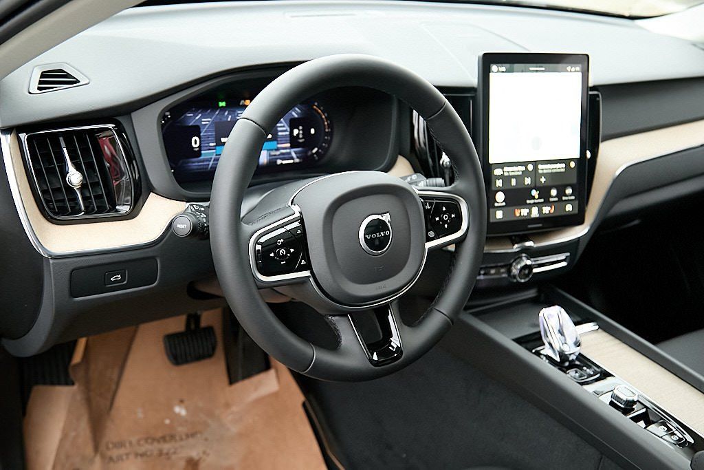 2026 VOLVO XC60 - Image 12