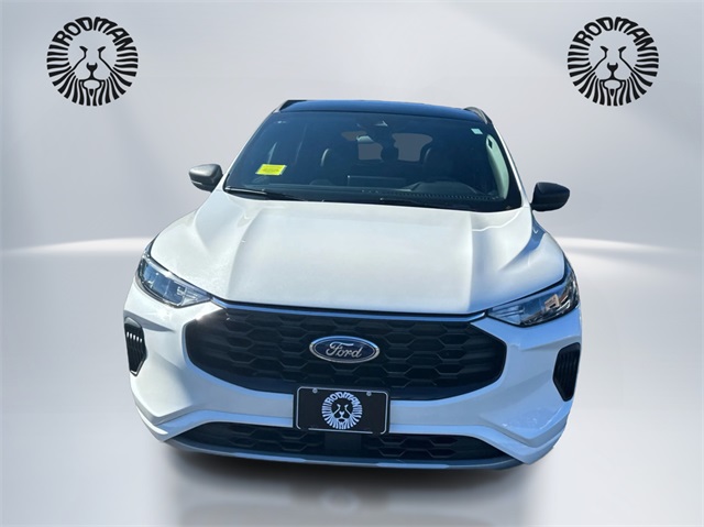 2023 Ford Escape ST-Line photo 2