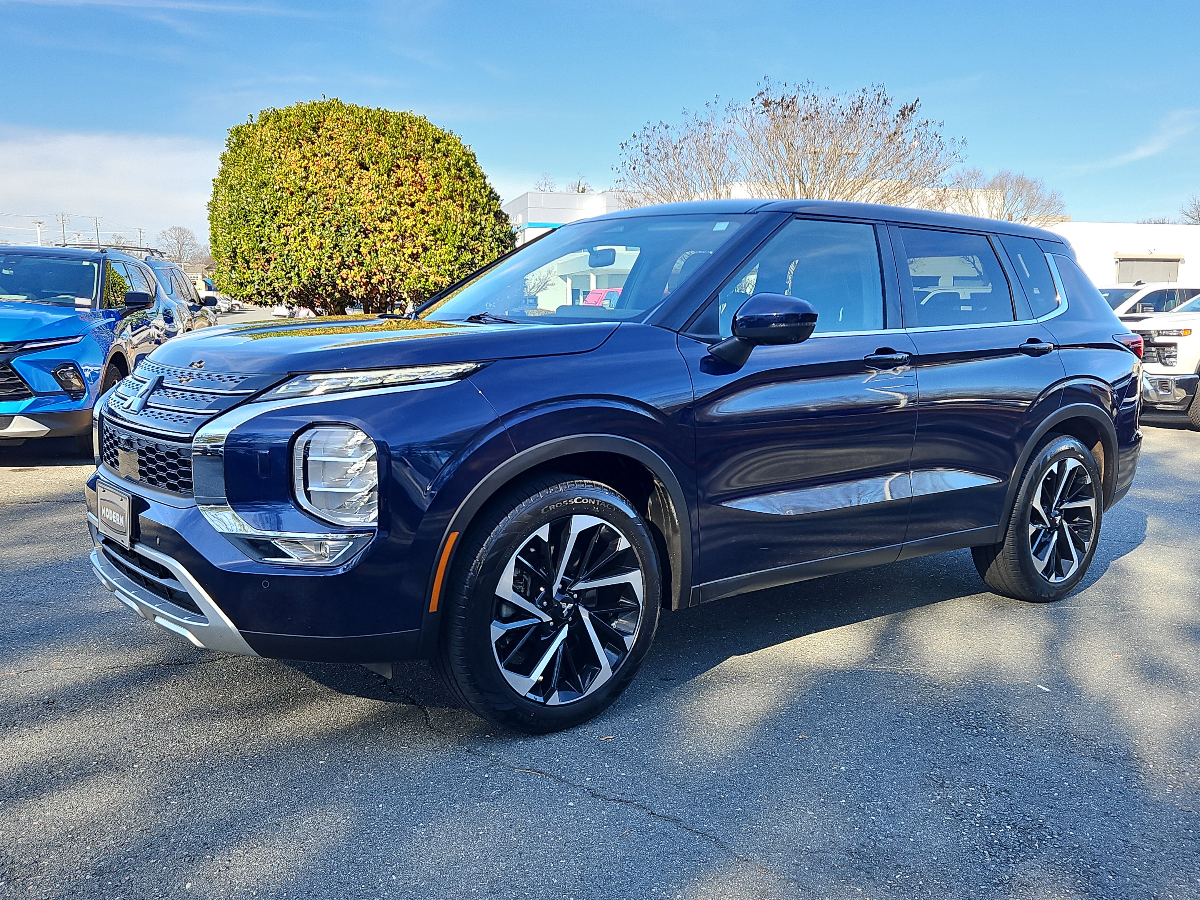 2024 Mitsubishi Outlander SE's photo