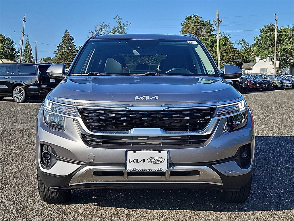 2022 Kia Seltos S photo 2