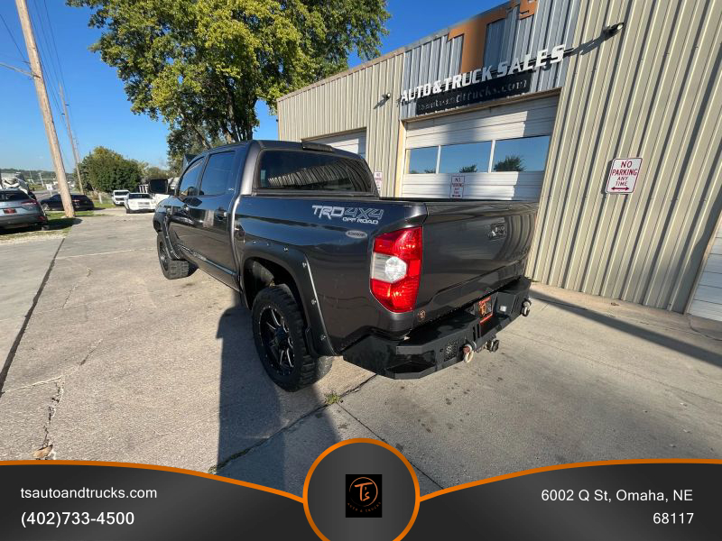 2016 Toyota Tundra CrewMax SR5 photo 3