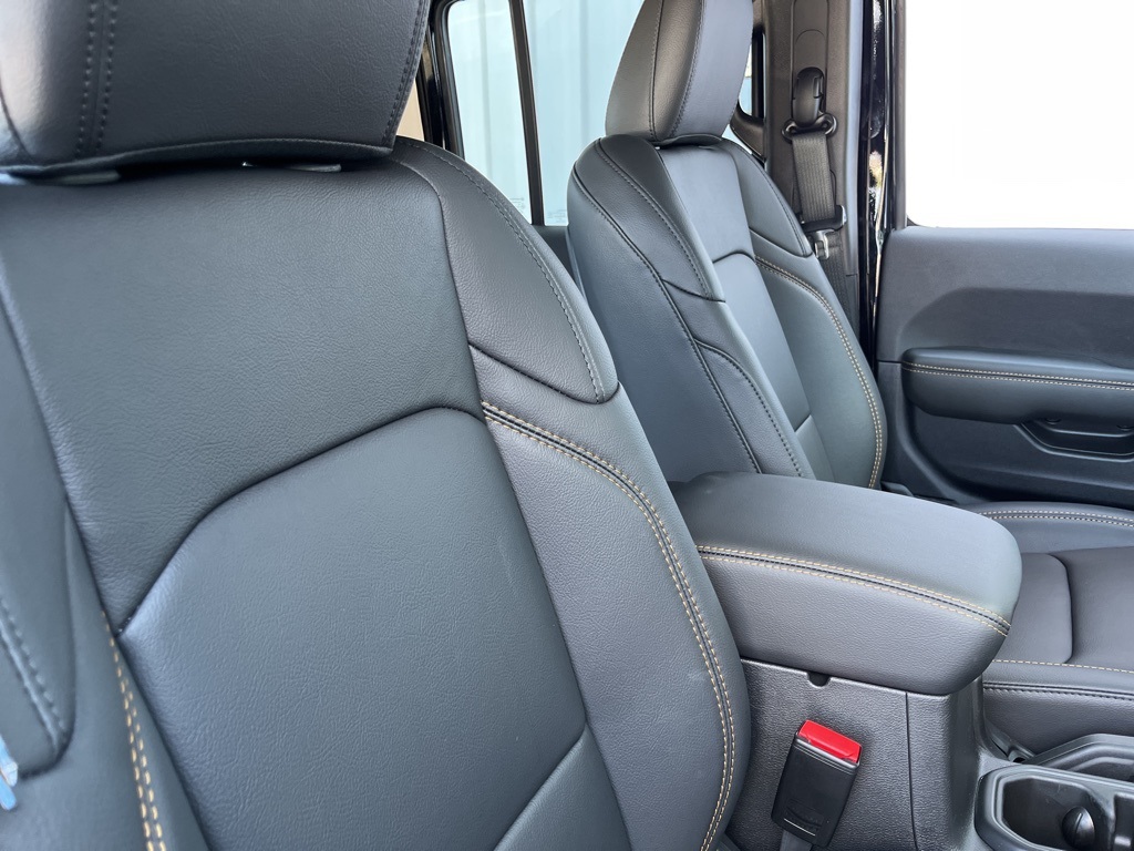 2025 Jeep Gladiator Sport photo 31