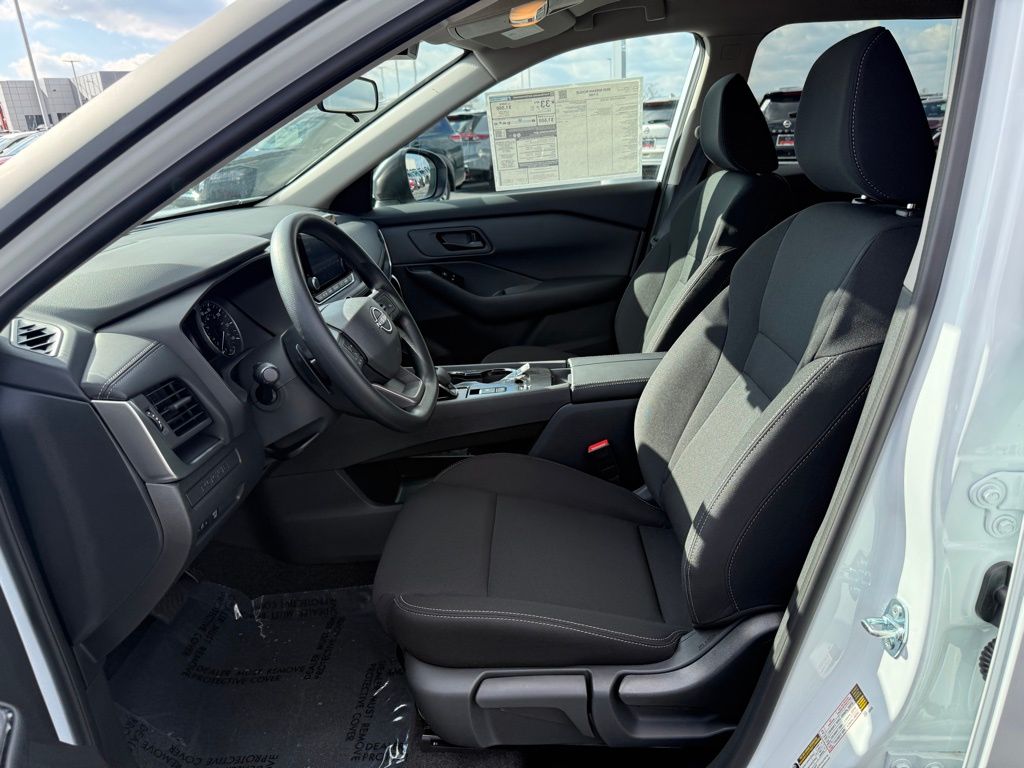 2025 Nissan Rogue S photo 3