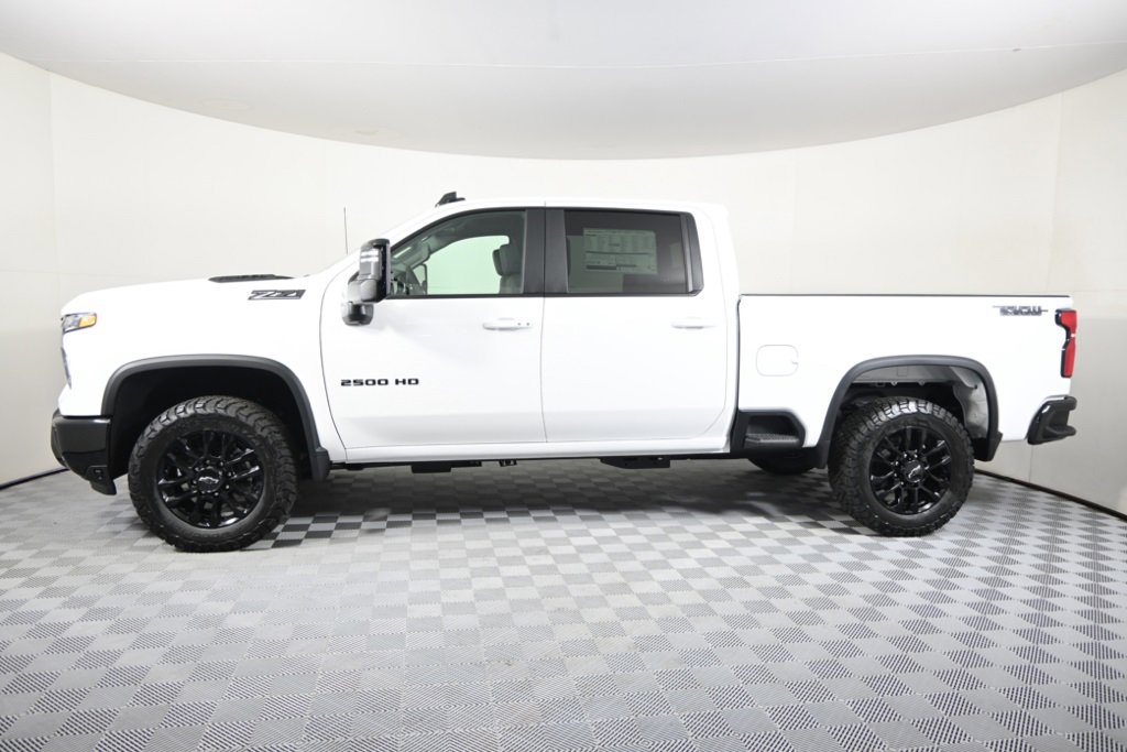 2025 Chevrolet Silverado 2500HD LT photo 2