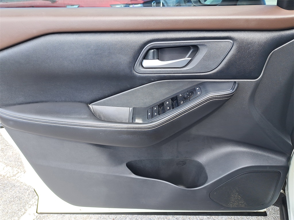 2021 Nissan Rogue SV photo 20