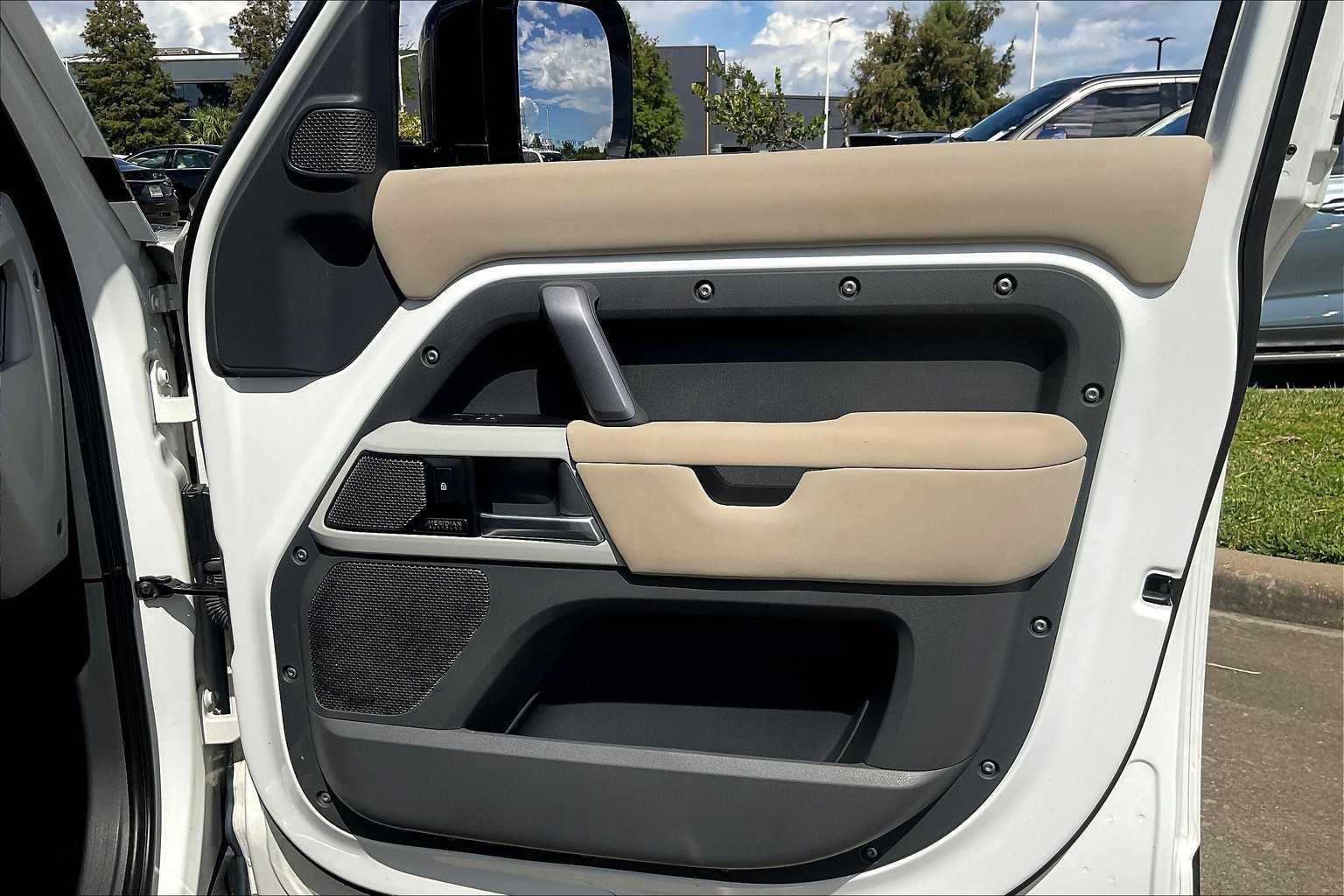 2022 Land Rover Defender X-Dynamic SE photo 19