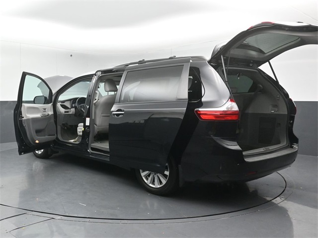 2017 TOYOTA SIENNA - Image 53