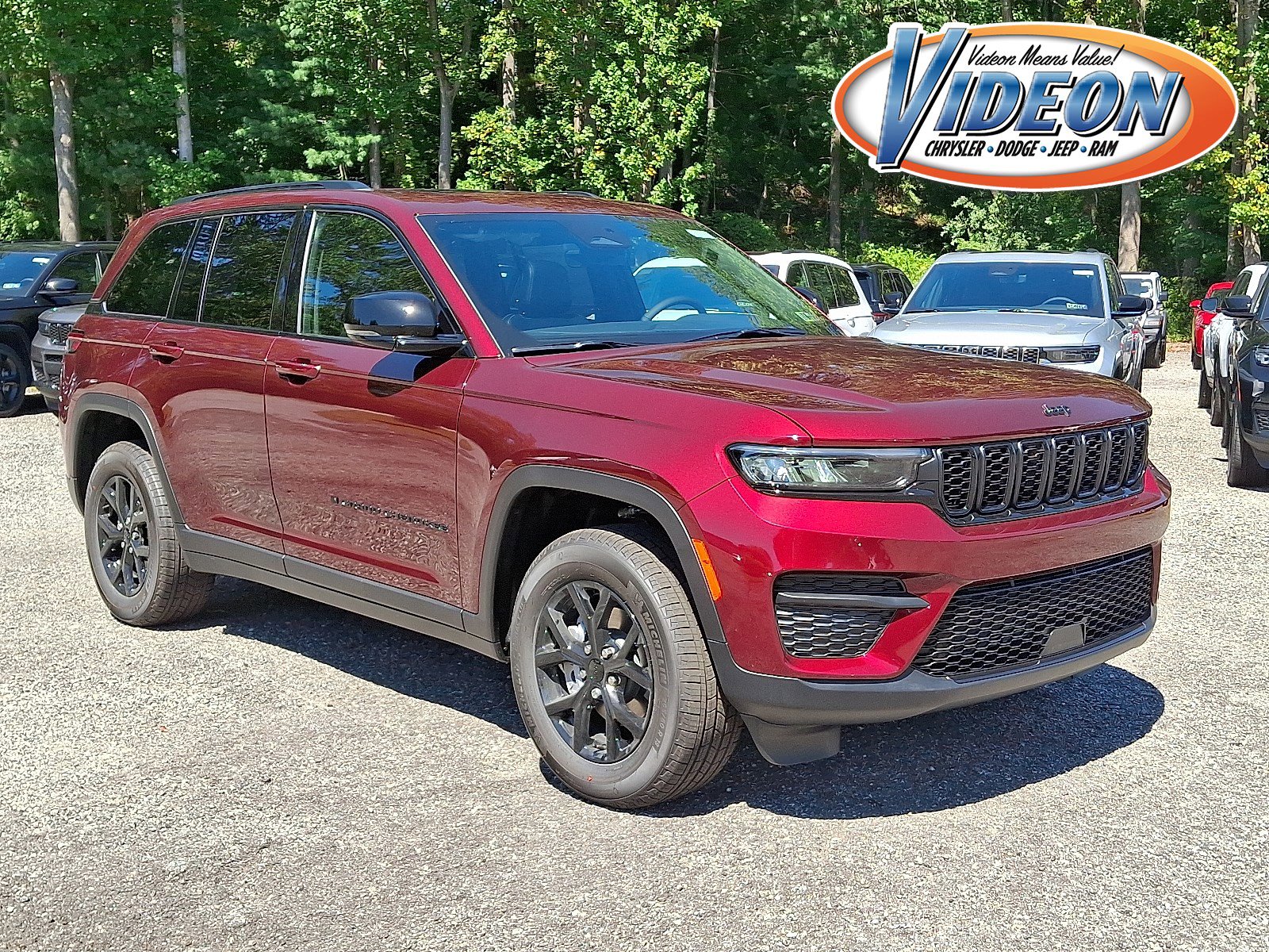 2025 Jeep Grand Cherokee Altitude's photo