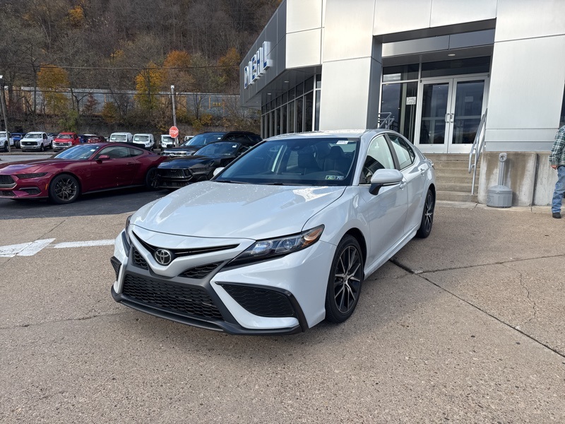 2024 Toyota Camry SE photo 3