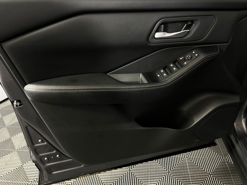 2024 Nissan Rogue SV photo 20
