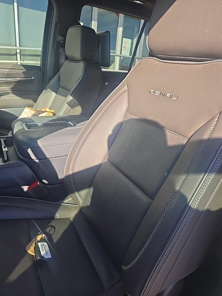 2024 GMC Yukon Denali's photo
