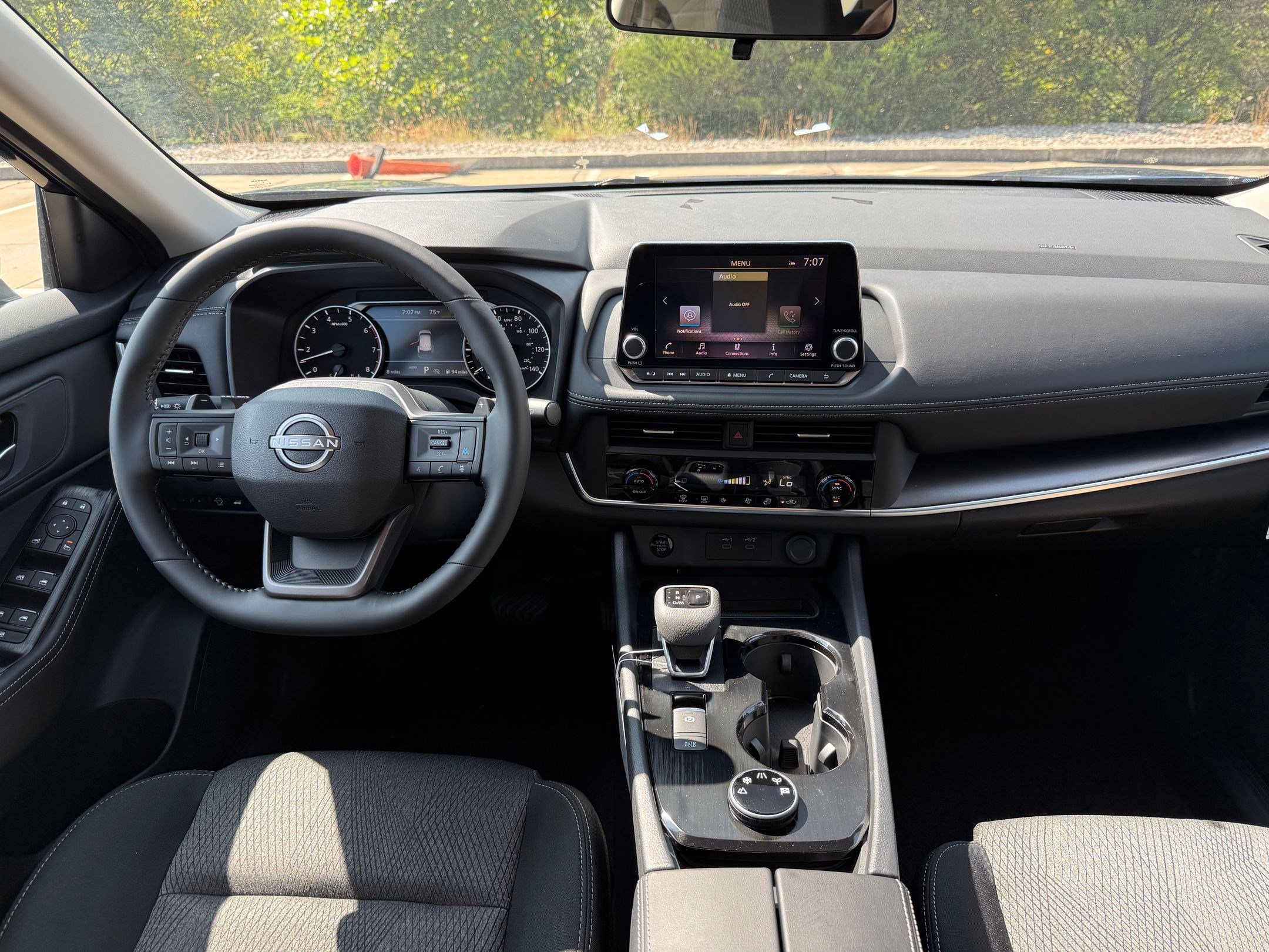 2026 Nissan Rogue SV photo 3