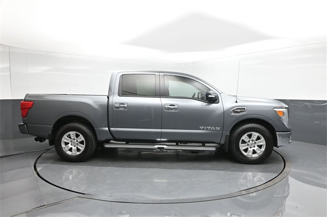 2017 Nissan Titan SV photo 25